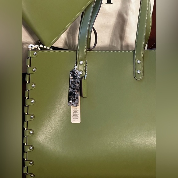 Authentic Large Re-Laceable Tote In Coachtopia Leather - Picture 14 of 14